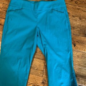 Christopher & Banks Signature Slimming Capri 14